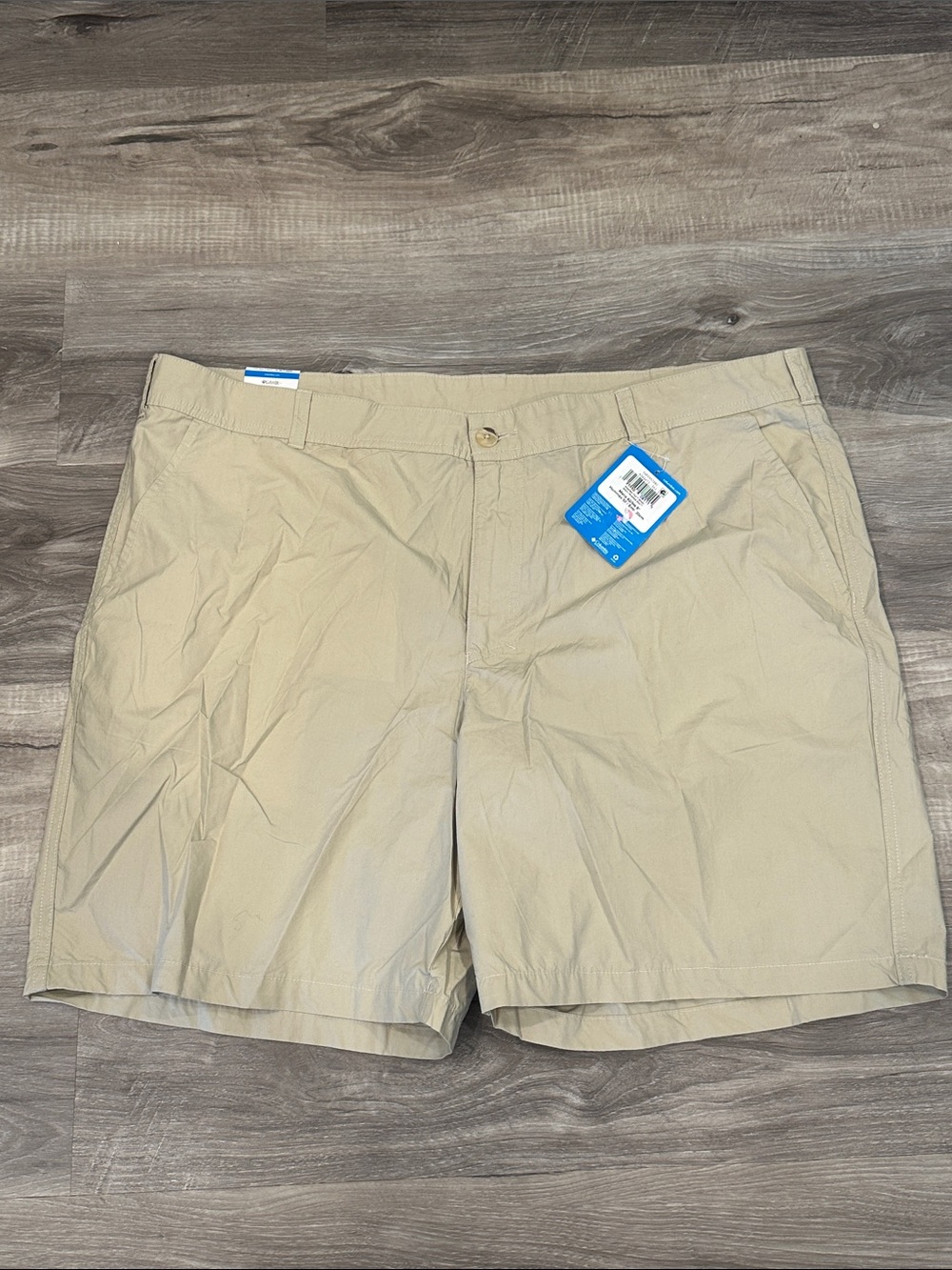 Columbia Khaki Tan Regular Fit Shorts 42W 8L Shorts NEW NWT